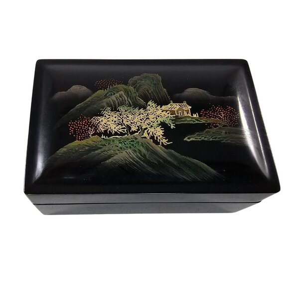 Lacquered Japanese Style Decorative Box With Landscape Design & Removable Lid - Picture 1 of 11